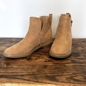 Universal Thread tan booties -size 8.5